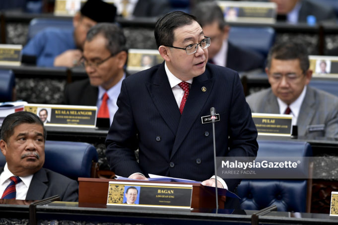 Menteri Kewangan, Lim Guan Eng berucap membentangkan Belanjawan 2019 di Dewan Rakyat, Parlimen, Kuala Lumpur. foto FAREEZ FADZIL, 02 NOVEMBER 2018