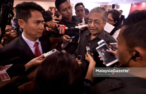 Perdana Menteri, Tun Dr. Mahathir Mohamad bercakap kepada media pada Majlis Pelancaran Not Emas Harapan hasil inisiatif Poh Kong di Yayasan Kepimpinan Perdana, Putrajaya. foto FAREEZ FADZIL, 08 NOVEMBER 2018.