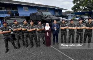 Infografik khas kenali pengasuh bermasalah Timbalan Perdana Menteri, Datuk Seri Wan Azizah Wan Ismail (tengah) bergambar kenangan bersama Pegawai Unit Tindak Khas (UTK) ketika membuat lawatan kerja di Ibu Pejabat Polis Bukit Aman, Kuala Lumpur. foto FAREEZ FADZIL, 13 NOVEMBER 2018.