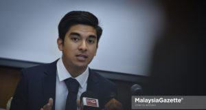 Anggota Parlimen Muar Syed Saddiq Syed Abdul Rahman meminta pejabatnya membuat laporan polis berhubung seorang penyamar yang mendakwa sebagai 'pembantu MP Muar' dan meminta komisyen 30 peratus.