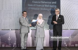 Wan Azizah Rasmi Buku Laporan Kaji Selidik