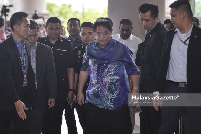 Datuk Seri Tengku Adnan Tengku Mansor hari ini mengekalkan pengakuan tidak bersalah di Mahkamah Tinggi di sini atas satu pertuduhan menerima rasuah RM2 juta daripada seorang ahli perniagaan, pada 2016.