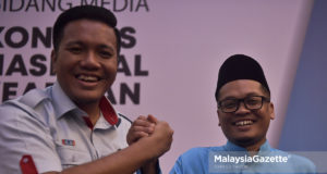 Ketua Angkatan Muda Keadilan (AMK), Nik Nazmi Nik Ahmad bersama Calon Ketua AMK, Afif Bahardin (kanan) ketika Kongres Nasional Keadilan ke-13 di Ideal Convention Centre (IDCC), Shah Alam, Selangor. foto FAREEZ FADZIL, 16 NOVEMBER 2018.