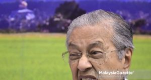 Perdana Menteri, Tun Dr. Mahathir Mohamad bercakap pada sidang media pada Majlis Perasmian MAHA 2018 di Dewan D, MAEPS Sedang, Selangor. foto NOOR ASREKUZAIREY SALIM, 22 NOVEMBER 2018