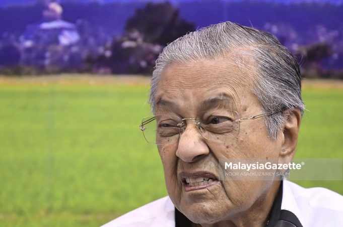 Perdana Menteri, Tun Dr. Mahathir Mohamad bercakap pada sidang media pada Majlis Perasmian MAHA 2018 di Dewan D, MAEPS Sedang, Selangor. foto NOOR ASREKUZAIREY SALIM, 22 NOVEMBER 2018