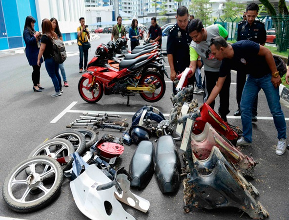 Polis berjaya menumpaskan 'Geng Katik’ yang disyaki aktif melakukan kegiatan curi motosikal di sekitar bandar raya ini, susulan penahanan lapan individu dalam beberapa serbuan di sekitar daerah Kota Setar, Isnin lepas.