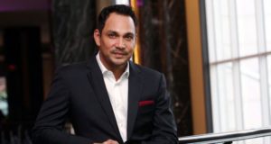 Penerbit dan pelakon Datuk Hans Isaac.