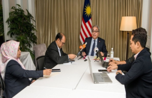 Duta Malaysia ke Jepun, Datuk Ahmad Izlan Idris menyifatkan rundingan antara kedua-dua pemimpin itu sebagai platform paling tepat susulan pengumuman mengenai bon itu pada pembentangan Belanjawan 2019, Jumaat lepas.