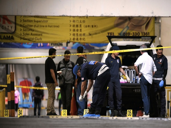 Empat daripada lima penjenayah yang ditembak mati ketika menyamun sebuah kedai emas di Kuchai Lama, Selasa lepas, mempunyai rekod jenayah lampau, kata Ketua Polis Kuala Lumpur Datuk Seri Mazlan Lazim.