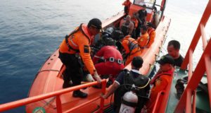 Pasukan mencari dan menyelamat (SAR) berjaya menemui perakam data penerbangan (FDR) pesawat Lion Air yang terhempas Isnin lepas di perairan Tanjung Karawang pagi ini.