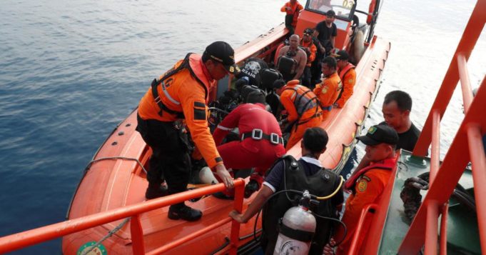 Pasukan mencari dan menyelamat (SAR) berjaya menemui perakam data penerbangan (FDR) pesawat Lion Air yang terhempas Isnin lepas di perairan Tanjung Karawang pagi ini.