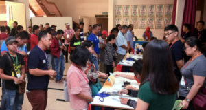 Pemilihan Cabang PKR Keningau hari ini kecoh apabila penyokong seorang calon yang bertanding jawatan Ketua Cabang itu bertindak menceroboh pusat pemilihan selepas pusat berkenaan ditutup pada 4 petang tadi.