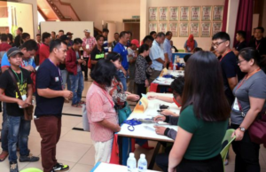 Pemilihan Cabang PKR Keningau hari ini kecoh apabila penyokong seorang calon yang bertanding jawatan Ketua Cabang itu bertindak menceroboh pusat pemilihan selepas pusat berkenaan ditutup pada 4 petang tadi.