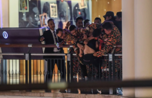 Pengunjung di pusat membeli belah Suria KLCC di sini gempar hari ini apabila seorang lelaki dilihat cuba terjun dari tingkat enam pusat membeli belah itu.