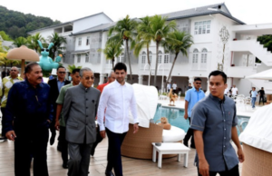 Kerajaan tidak sepatutnya terlibat dalam perniagaan – Dr Mahathir Perdana Menteri Tun Dr Mahathir Mohamad berkata kerajaan tidak sepatutnya terlibat dalam perniagaan tetapi menyerahkannya kepada sektor swasta.
