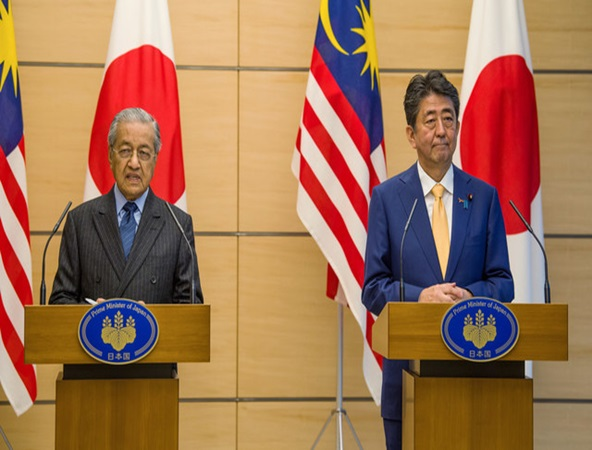 Perdana Menteri Tun Dr Mahathir Mohamad hari ini menzahirkan ucapan terima kasih kepada rakan sejawatannya dari Jepun, Shinzo Abe dan kerajaannya membantu meringankan masalah kewangan Malaysia.