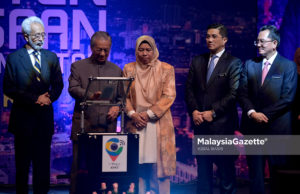 Menteri Perumahan dan Kerajaan Tempatan, Zuraida Kamaruddin mengiringi, Perdana Menteri, Tun Dr. Mahathir Mohamad merasmikan Konvensyen Pemerkasaan Pihak Berkuasa Tempatan (PBT) di Pusat Konvensyen Antarabangsa Putrajaya (PICC), Putrajaya. foto IQBAL BASRI, 10 DISEMBER 2018