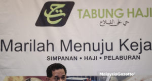 Pengarah Urusan Kumpulan dan Ketua Pegawai Ekskutif Lembaga TH, Datuk Seri Zukri Samat bercakap pada sidang media khas pemulihan dan penstrukturan semula pelan Tabung Haji di Menara Tabung Haji, Kuala Lumpur. foto HAZROL ZAINAL, 12 DISEMBER 2018.