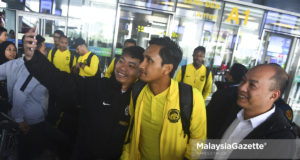 Pemain-pemain Malaysia tiba bagi menghadapi perlawanan akhir kedua Piala AFF Suzuki antara Malaysia menentang Vietnam di Lapangan Terbang Antarabangsa Noi Bai, Vietnam . foto FAREEZ FADZIL, 13 DISEMBER 2018