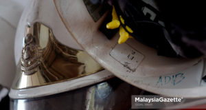 Topi keselamatan angggota bomba, Allayarham Muhammad Adib Mohd Kassim '17476' kini menjadi kenangan ketika tinjauan lensa MalaysiaGazette di Balai Bomba Subang Jaya, foto IQBAL BASRI, 19 DISEMBER 2018