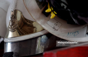 Topi keselamatan angggota bomba, Allayarham Muhammad Adib Mohd Kassim '17476' kini menjadi kenangan ketika tinjauan lensa MalaysiaGazette di Balai Bomba Subang Jaya, foto IQBAL BASRI, 19 DISEMBER 2018