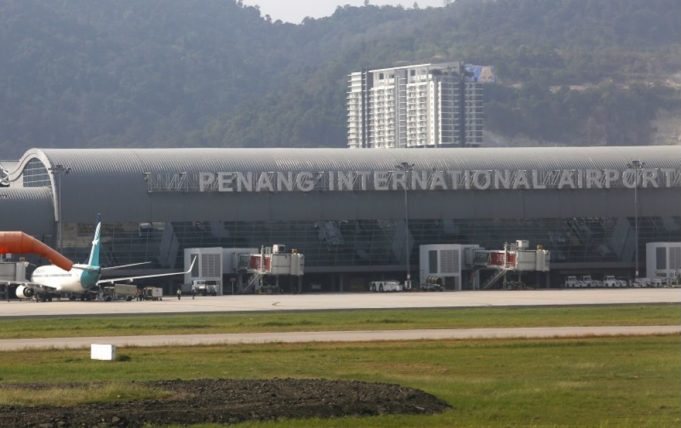 Kesesakan Lapangan Terbang Antarabangsa Pulau Pinang menyebabkan cadangan untuk membina sebuah lagi lapangan terbang di Bagai Serai, Perak