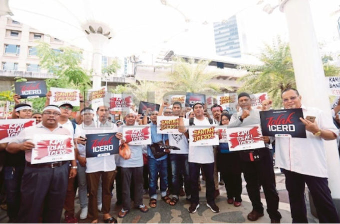 bantahicerd Sebelum ke himpunan bantah ICERD 812, rakyat sudah mula menunjukkan isyarat mereka membantah ratifikasi konvensyen berkenaan di negeri masing-masing.