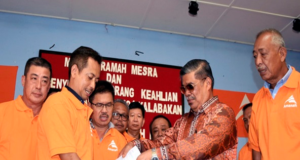 Bekas Naib Presiden Gerakan, Tan Sri Liew Yun Fah bersama lebih 1,000 orang dari Parlimen Tawau dan Kalabakan menyertai Parti Amanah Negara (Amanah).