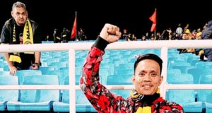Biarpun bergelar Orang Kelainan Upaya, namun Khairul Anam, 36, gigih memulakan perjalanan dari Putrajaya ke Lapangan Terbang Kuala Lumpur untuk terbang ke Vietnam.