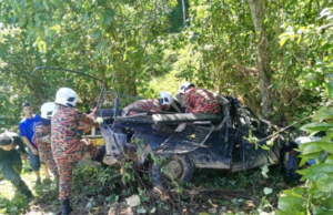Lapan anggota Pasukan Gerakan Am (PGA) Batalion 2 Kulim, Kedah termasuk seorang berpangkat Inspektor cedera apabila Land Rover yang dinaiki mereka terbabas di selekoh Kilometer 33.3 Jalan Kaki Bukit-Wang Kelian di sini hari ini.