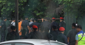 Beberapa suspek yang ditahan berhubung insiden kekecohan di Kuil Sri Maha Mariamman di USJ 25 dekat sini pada Isnin dan Selasa lepas dibawa ke lokasi kejadian hari ini.