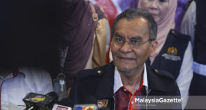Menteri Kesihatan, Datuk Seri Dr. Dzulkefly Ahmad bercakap kepada media selepas pada Walkabout Tempat Larangan Merokok di Bandar Sri Permaisuri, Cheras, Selangor. foto SYAFIQ AMBAK, 01 JANUARI 2019