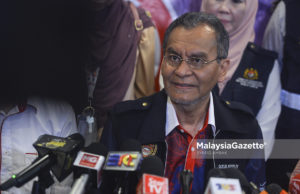 Menteri Kesihatan, Datuk Seri Dr. Dzulkefly Ahmad bercakap kepada media selepas pada Walkabout Tempat Larangan Merokok di Bandar Sri Permaisuri, Cheras, Selangor. foto SYAFIQ AMBAK, 01 JANUARI 2019