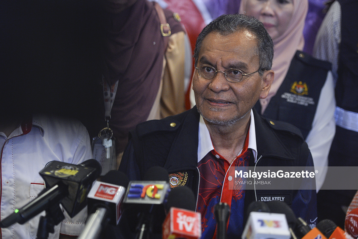 Menteri Kesihatan, Datuk Seri Dr. Dzulkefly Ahmad bercakap kepada media selepas pada Walkabout Tempat Larangan Merokok di Bandar Sri Permaisuri, Cheras, Selangor. foto SYAFIQ AMBAK, 01 JANUARI 2019