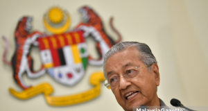 Perdana Menteri Malaysia Tun Dr Mahathir menjuarai carta ‘Sibaq Al Akhbar’ (Berita-berita Dunia Paling Hangat) bagi kategori ‘ Tokoh Minggu Ini’ kelolaan saluran berita Arab terkenal, Al Jazeera apabila memperoleh undian tertinggi penonton saluran televisyen berkenaan.