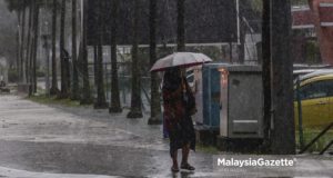 Jabatan Bomba dan Penyelamat Malaysia (JBPM) telah mengarahkan balai-balai membuat pemantauan dan rondaan di pesisir pantai bagi memastikan keadaan sekitar selamat dan tindakan operasi menyelamat dapat berjalan dengan pantas sebagai persiapan menghadapi ribut tropikal Siklon.