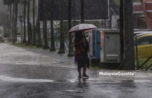 Jabatan Bomba dan Penyelamat Malaysia (JBPM) telah mengarahkan balai-balai membuat pemantauan dan rondaan di pesisir pantai bagi memastikan keadaan sekitar selamat dan tindakan operasi menyelamat dapat berjalan dengan pantas sebagai persiapan menghadapi ribut tropikal Siklon.