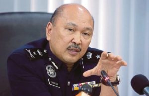 Polis siasat video lelaki peras ugut tunjuk pistol