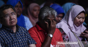 M Manogaran (tengah) diapit pemimpin PAN pada program ceramah umum kempen PRK Cameron Highlands, baru-baru ini. Gambar oleh HAZROL ZAINAL,