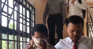Dua pegawai Jabatan Laut mengaku tidak bersalah di Mahkamah Sesyen Johor Bahru, di sini hari ini, atas empat pertuduhan meminta dan menerima rasuah berjumlah RM120,000, empat tahun lepas.