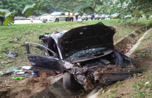 Seorang anggota tentera maut manakala abangnya cedera selepas kereta yang dinaiki mereka terbabas sebelum terjatuh ke dalam longkang di KM 319.6 Lebuh Raya Utara Selatan arah selatan dekat Tapah di sini hari ini.