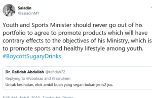 Warganet tegur Syed Saddiq kerana lari dari portfolio kementeriannya mempromosi minuman berkarbonat.