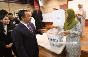 Maszlee Malik Tinjau Pilihan Raya Kampus UM