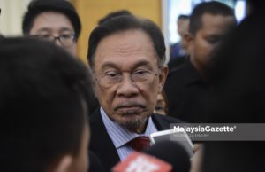 Tak ada soalan susah ke? – Anwar kepada media