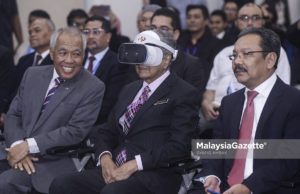 Kita tidak ada duit kerana telah dicuri, kata Dr Mahathir