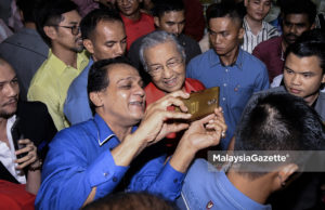 Kita akan buat orang tanam padi pada waktu malam, kata Dr Mahathir