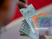 Ringgit didagang berhati-hati