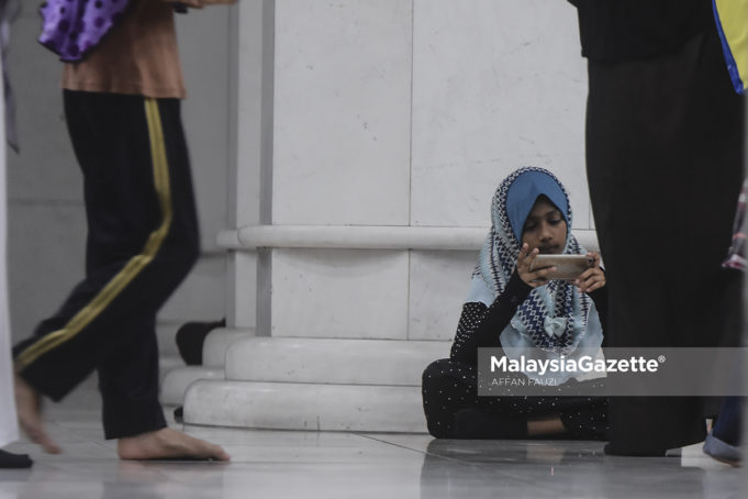 MGF05052019_HUMAN INTEREST SOLAT SUNAT TARAWIH03 (1)