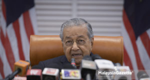 Perdana Menteri, Tun Dr. Mahathir Mohamad bercakap semasa temubual khas di Bangunan Perdana Putra (PMO), Putrajaya. foto SYAFIQ AMBAK, 06 MEI 2019