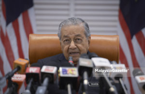Perdana Menteri, Tun Dr. Mahathir Mohamad bercakap semasa temubual khas di Bangunan Perdana Putra (PMO), Putrajaya. foto SYAFIQ AMBAK, 06 MEI 2019